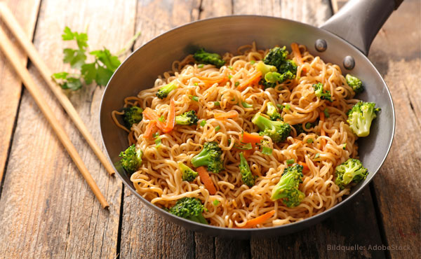 Asiatische One-Pot Mie Nudeln