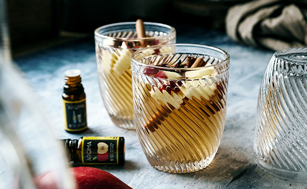 Apfel-Tonic Water mit Amaretto (enthält Alkohol) 