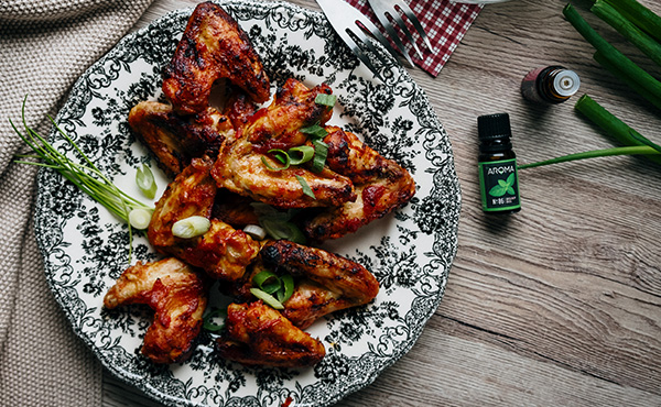 Feurige Buffalo-Wings mit Range Dip