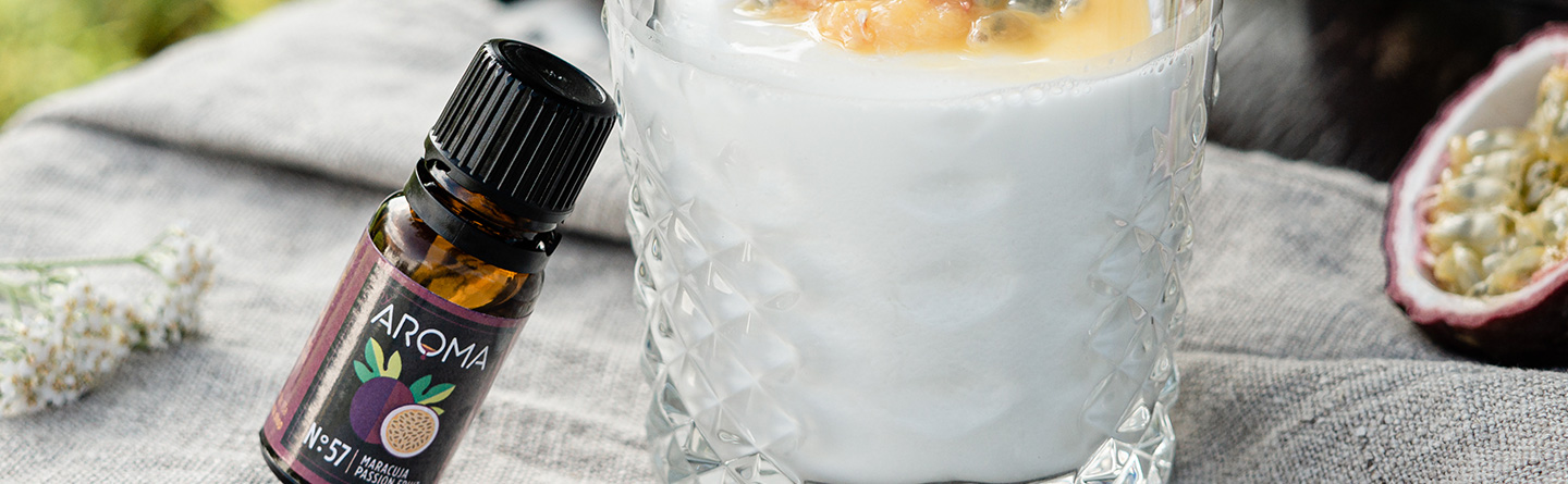 Panna Cotta mit fruchtiger Maracuja-Sauce.