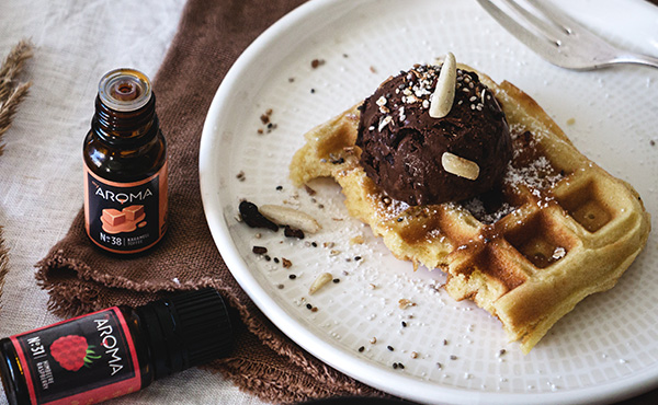 Luftige Karamell-Waffeln mit Himbeer Aroma