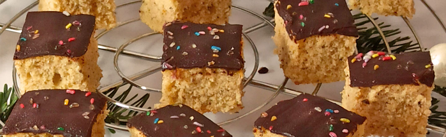 Saftiger Blechkuchen als Dessert für Weihnachten
