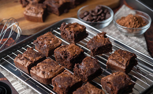 Saftige, zuckerfreie Schoko-Brownies mit Karamell